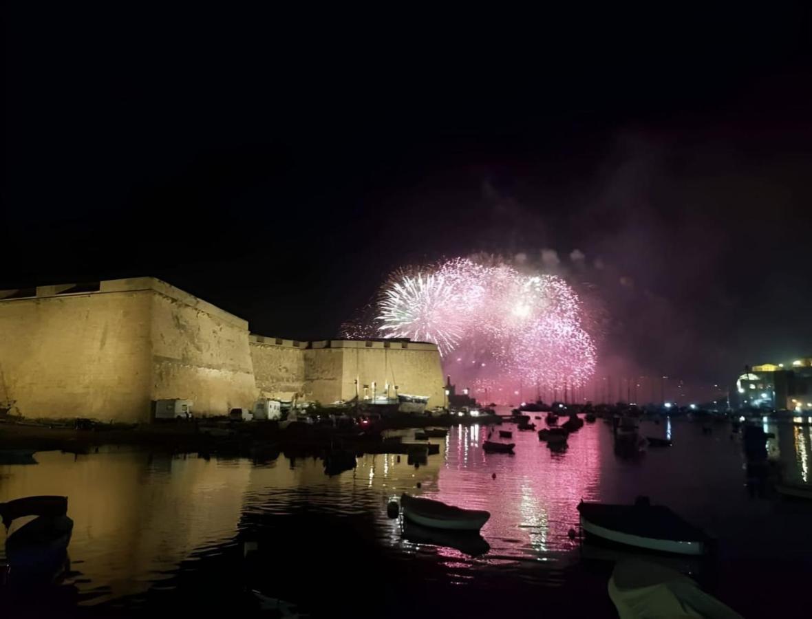 1500 Little Pink House In Creek Kalkara